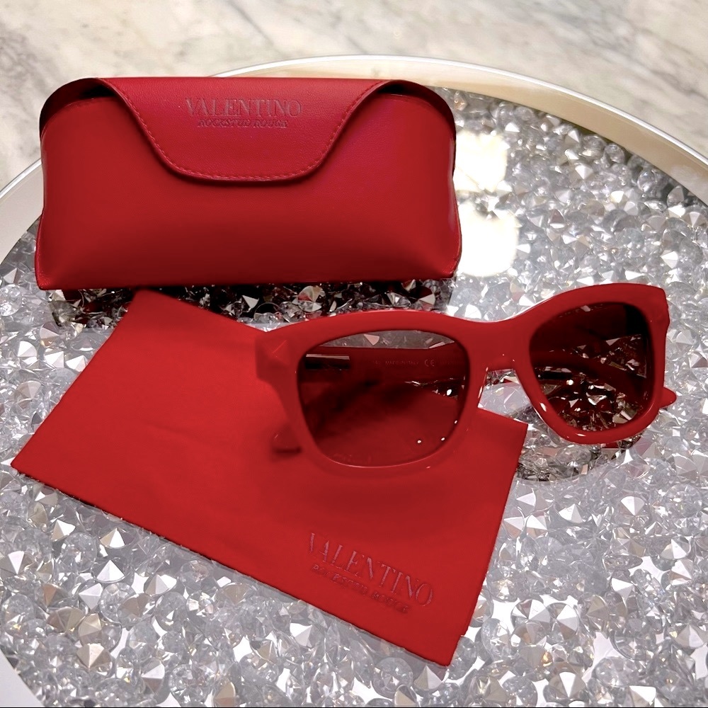 Authentic  ❤️‍🔥Valentino Red Stud 681S Womens Sunglasses